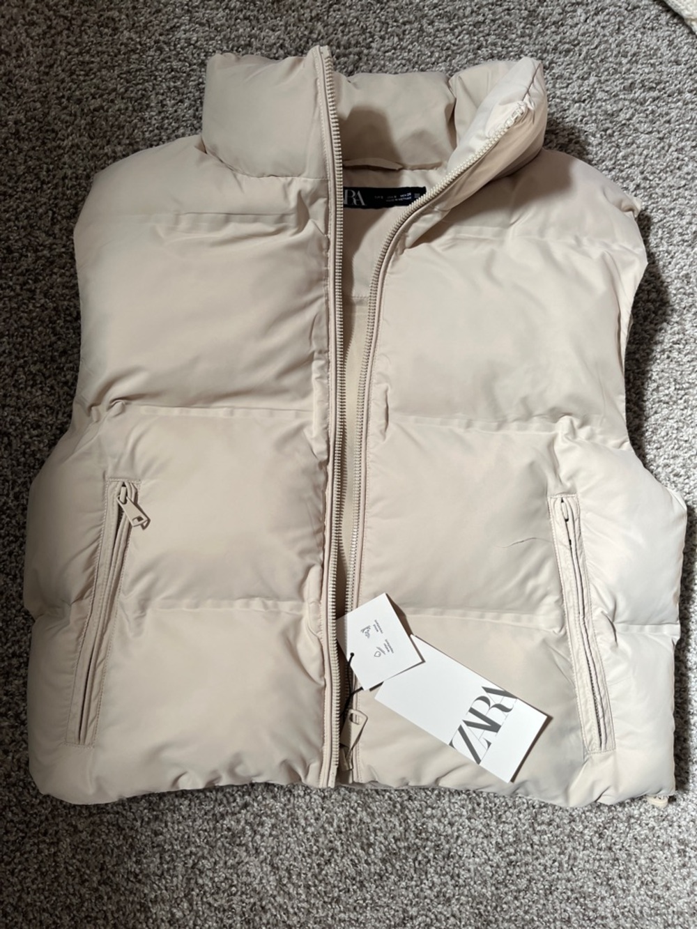 Zara Men’s Beige Puffer Vest
